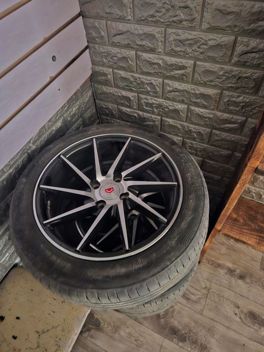 Срочная продажа комплекта дисков с резиной .