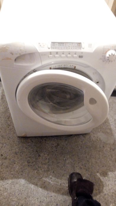 Продавам пералня Candy за резервни части