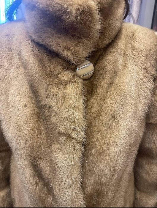 Продается норкова шуба 46 размера