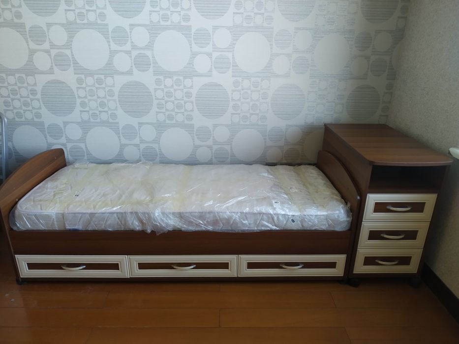 Детская кровать с матрасом