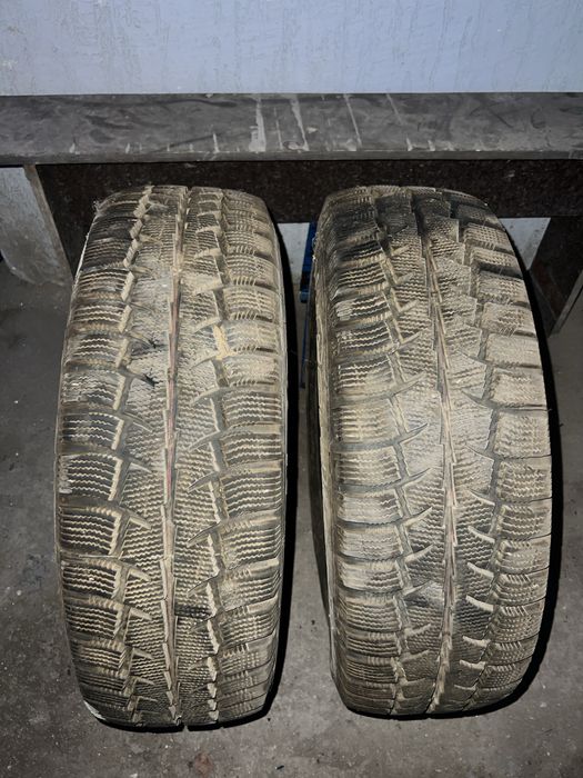 Зимние шины 195/65/15 почти новый 2 штуки