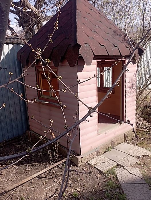 Продам деревянный домик для детей.