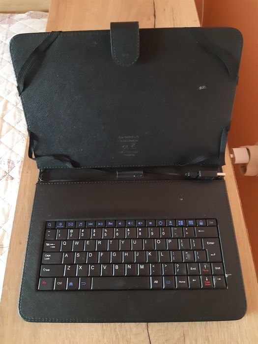 Калъф (кожен) за таблет с клавиатура