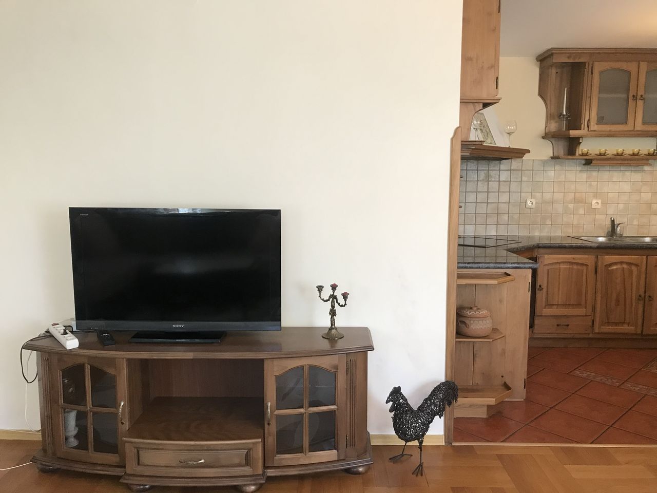 Дава се под наем Тристаен апартамент в Варна, Червен площад - 115 кв.м за 816 € - Снимка #7