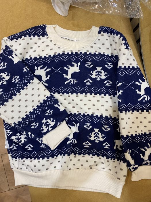 Продам новогодний зимний свитер