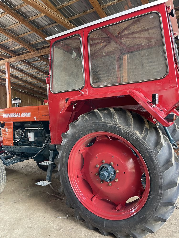 Vând tractor U650