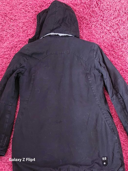 Яке G-star, размер S, нормални следи от употреба