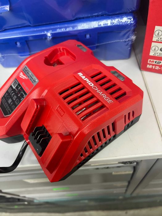 NOU Incarcator rapid acumulatori Milwaukee M12-18FC Gyorstöltő ÚJ