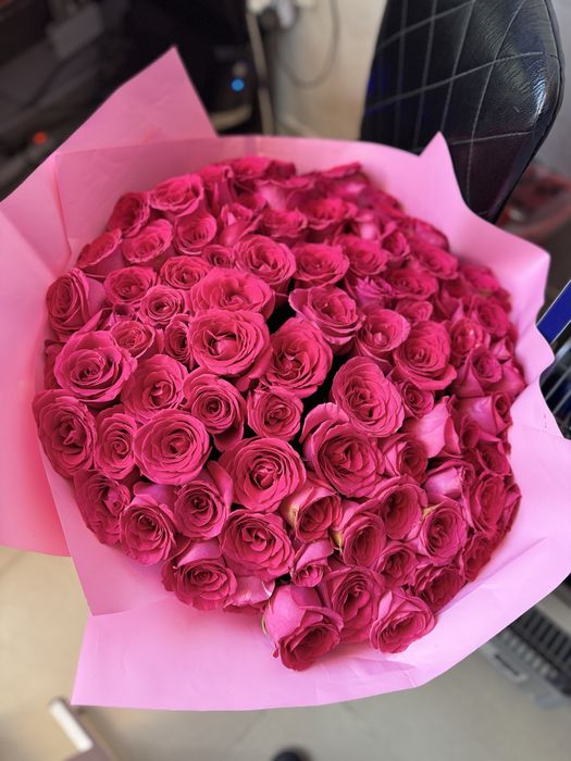 51 Красный роза свежие