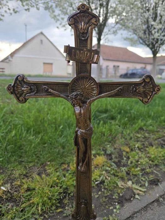 crucifix din bronz