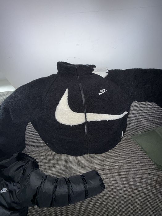 Geaca nike cu 2 fete(2in1)