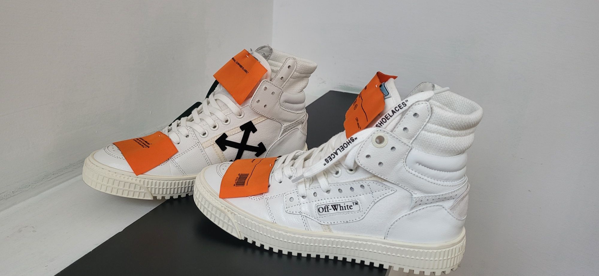 Vând Off White Court 3.0