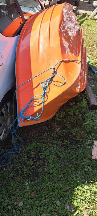 Barcă din fibră de sticlă cu vâsle