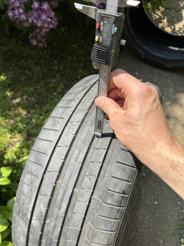Единични бройки Pirelli PZero 245/45/19 и 275/40/19 летни