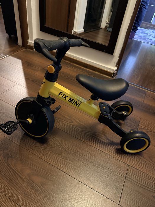 Bicicleta Trike Fix Mini, cu pedale detasabile