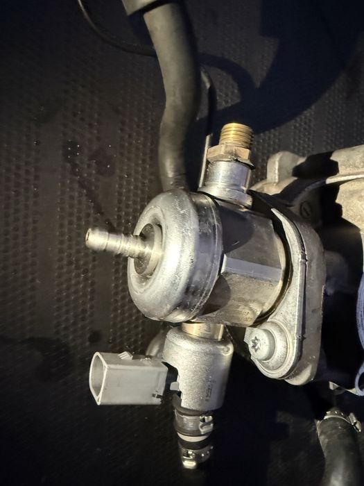 Pompa inalta Audi A4, A5 1.8 tfsi cjeb 06k127025a