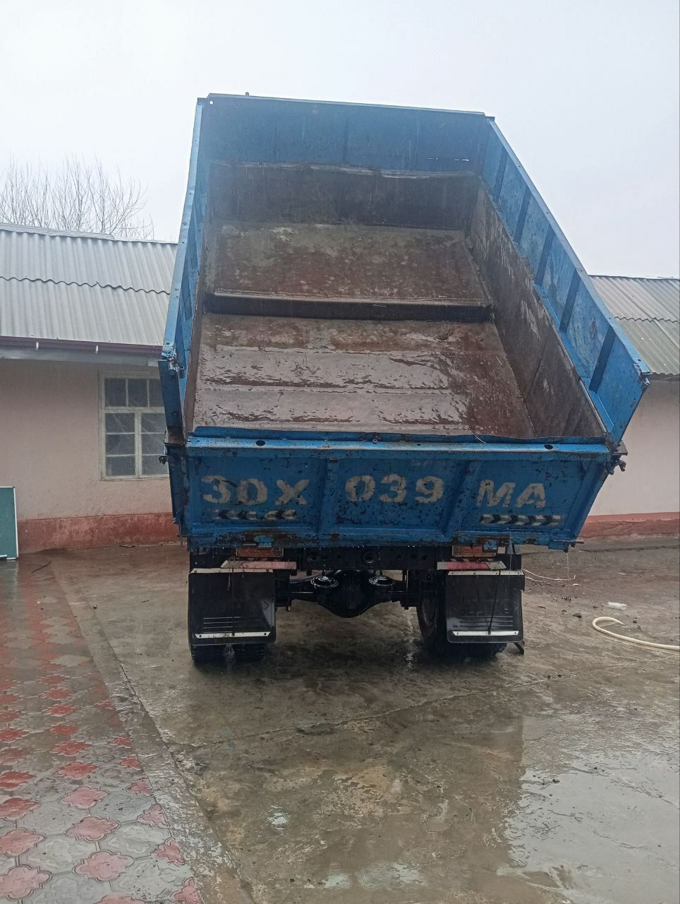 zil selxoz sotiladi
