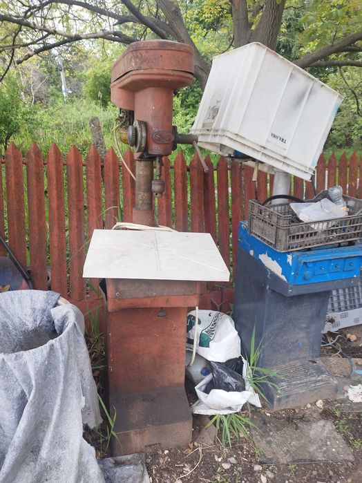 Mașină de găurit cu coloana mare