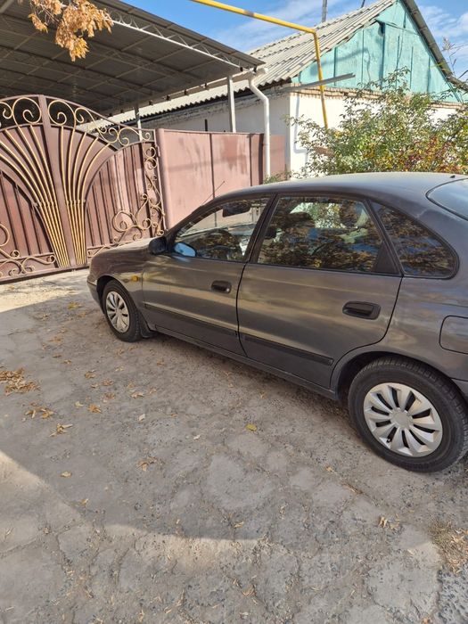 Продам машину тойота карина