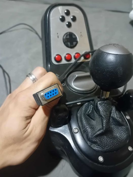 Скоростен лост от Logitech