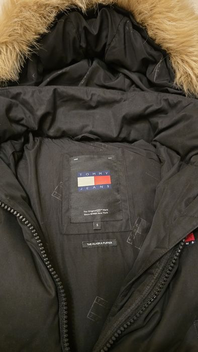 Продавам яке Tommy Jeans, размер S