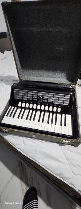 Vând sau schimb acordeon hohner favorit IV P
