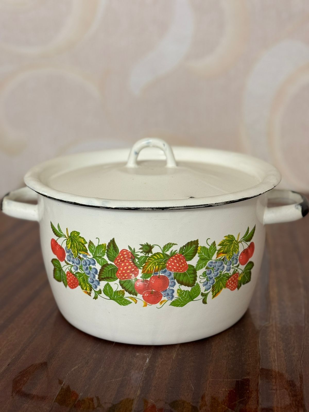 Продам эмалированные кастрюли