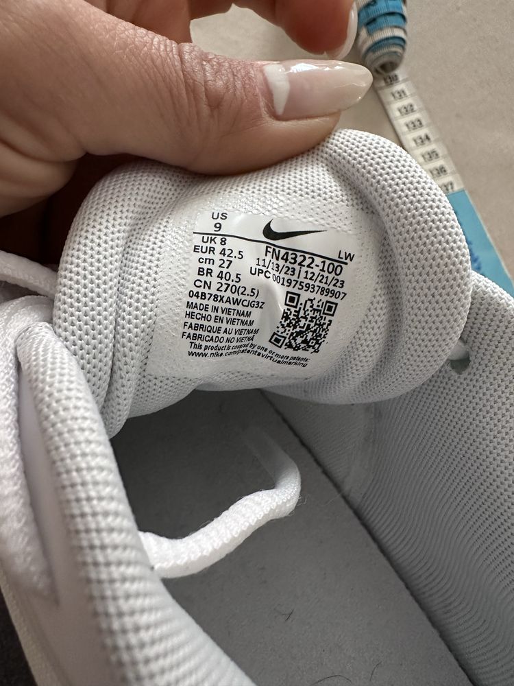 Nike маратонки бели