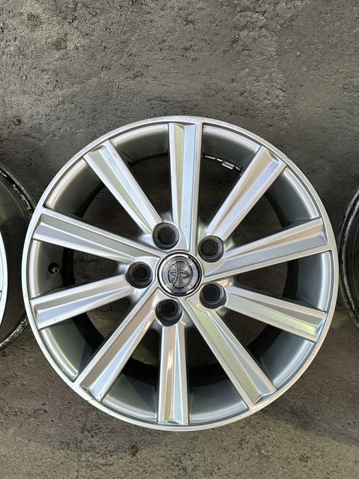 Диск на R16 почти новый от Тайоты