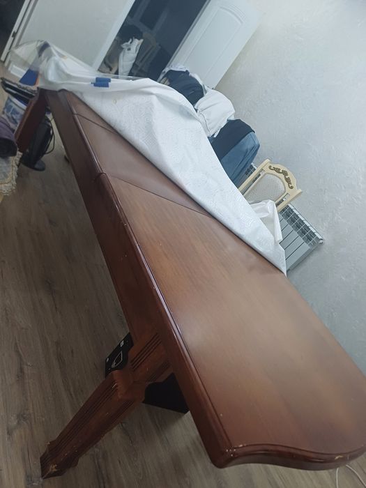 Стол, чистое дерево