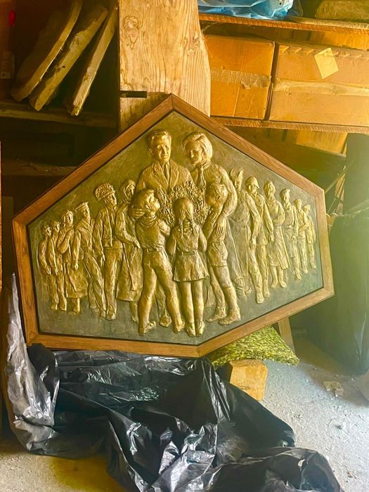 Placa comemorativa din bronz cu rama stejar,Familia Ceausescu si popor