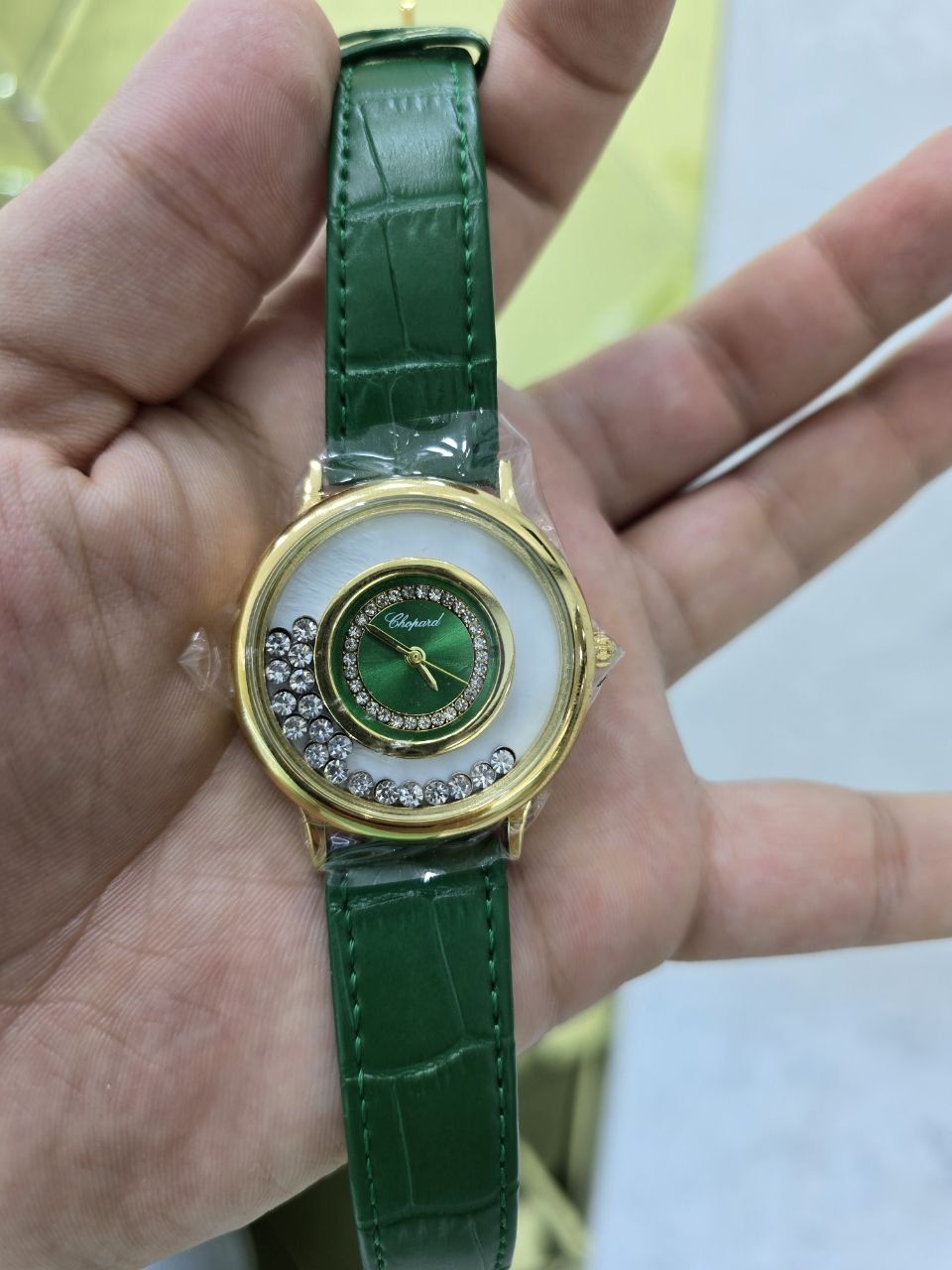 Продам женские золотые часы Chopard