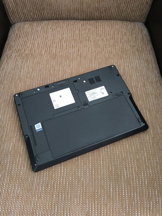 Laptop Fujitsu LifeBook,Cpu i5 Gen8,Ssd 256Gb,Tst Iluminatā