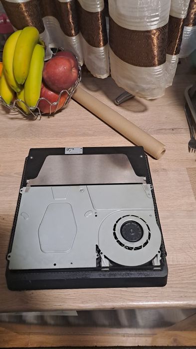 Vând PlayStation 4 512gb