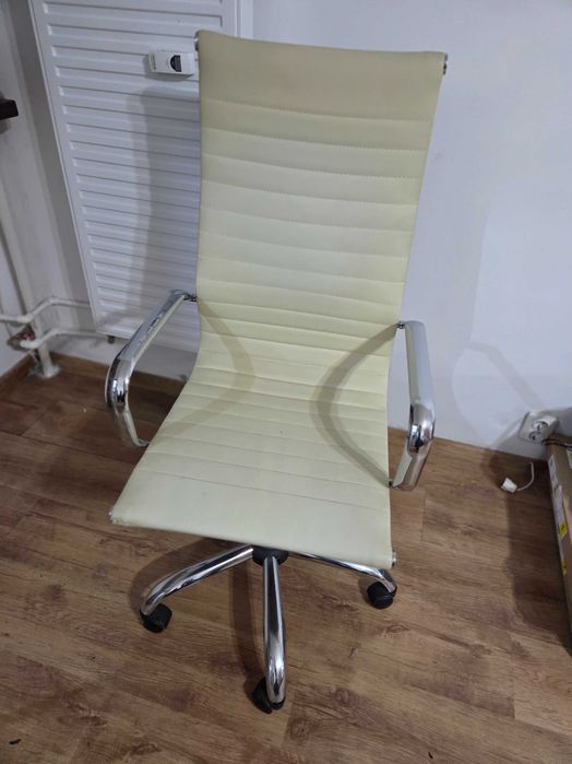 VAND 2 SCAUNE ( 1 scaun bar + 1 scaun birou)