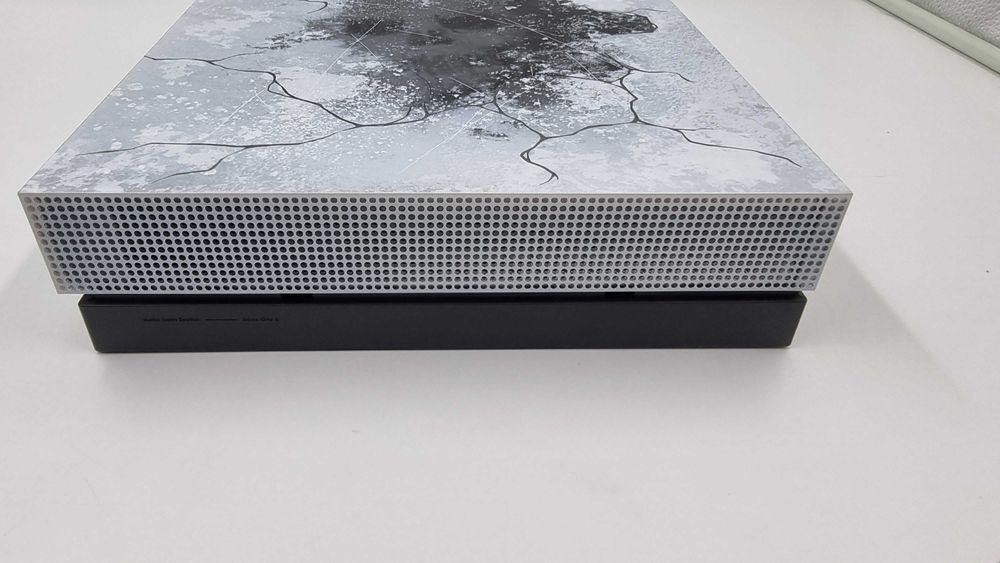 Consola Xbox One X Limited Edition Gear 5 [Amanet Club Caro]