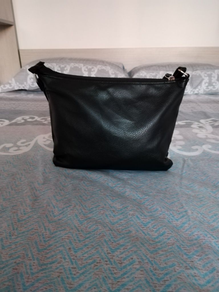 Дамска чанта с дълга дръжка