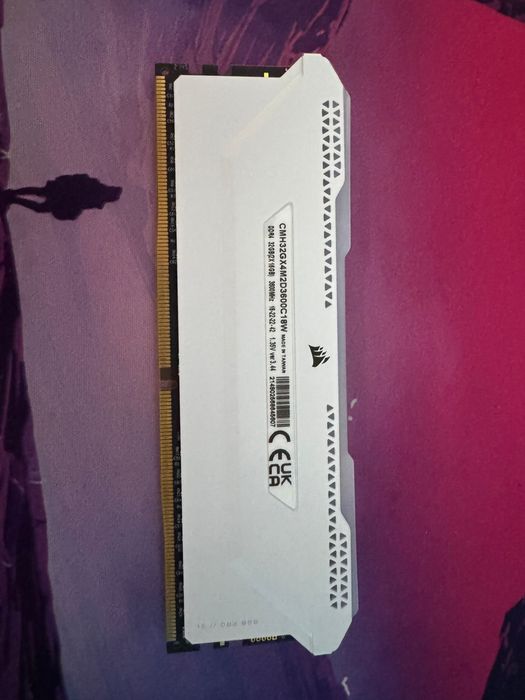 Vând Corsair Vengeance RGB PRO SL 16GB DDR4