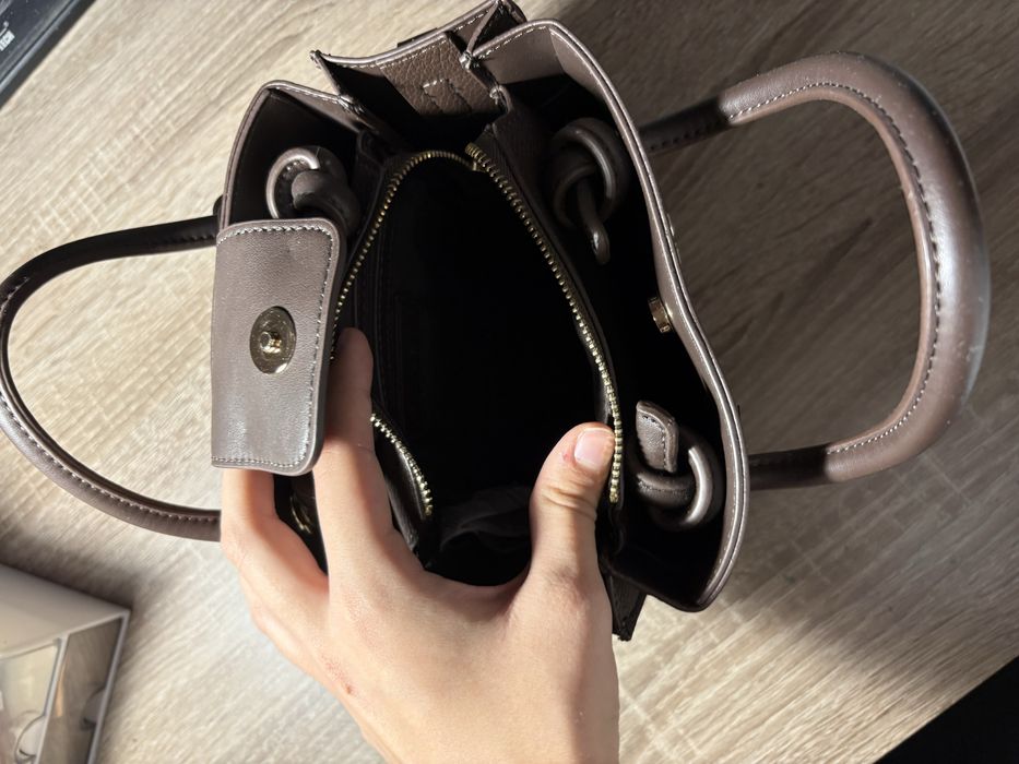 Чанта на Valentino