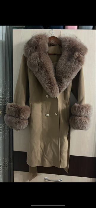 дамско палто от кашмир с естествен косъм