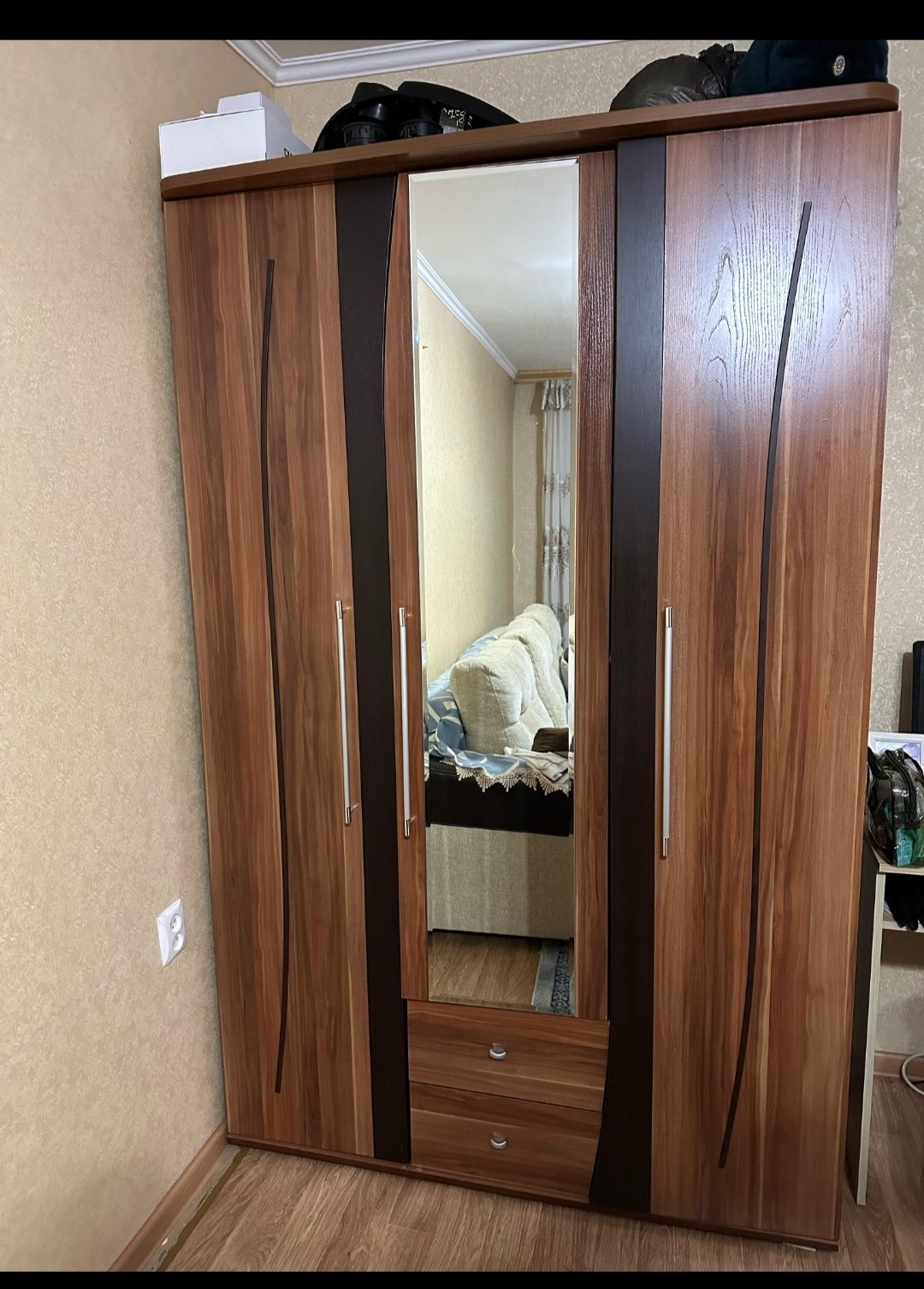 Продается шкаф связи переездом