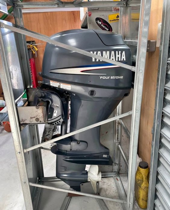 Barca cu motor Yamaha 40 hp