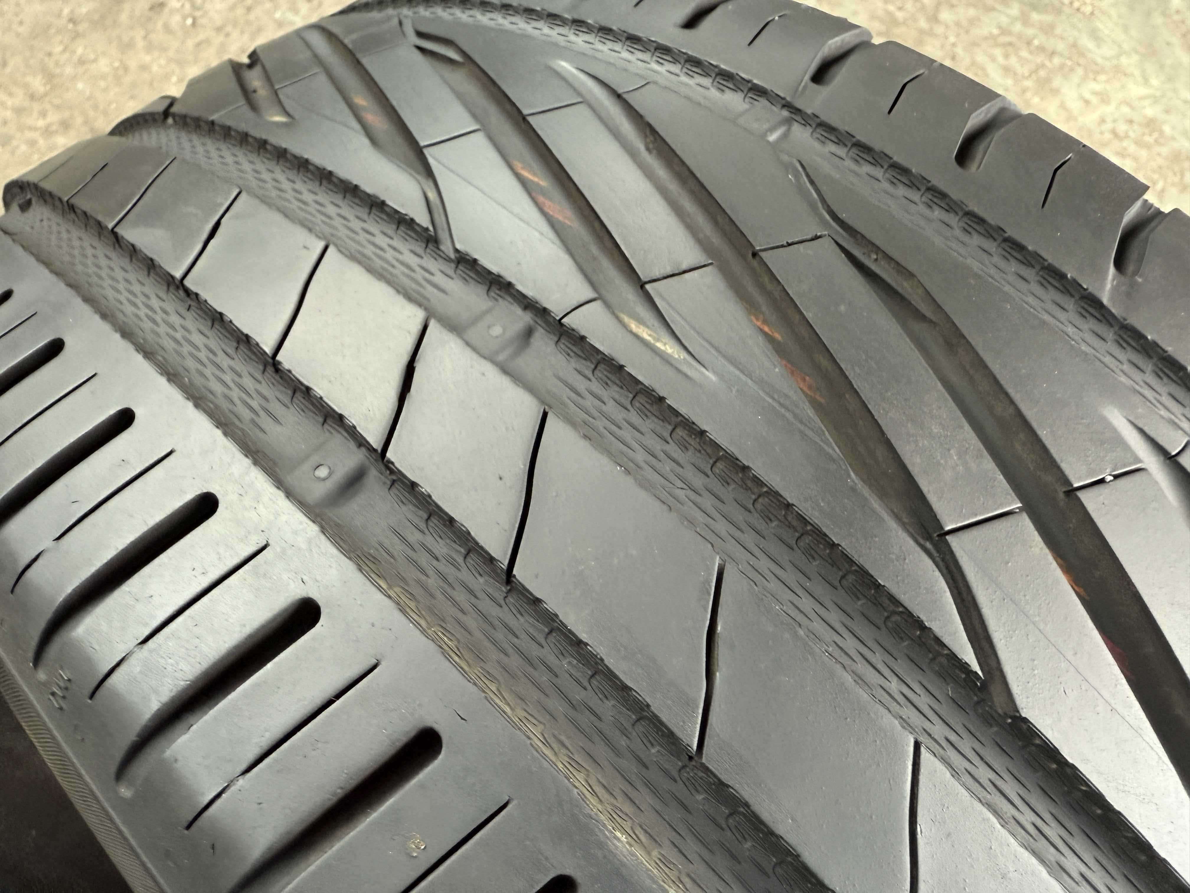 2x Anvelope Vara 225/40 R18 - Uniroyal Rain Sport 5 XL