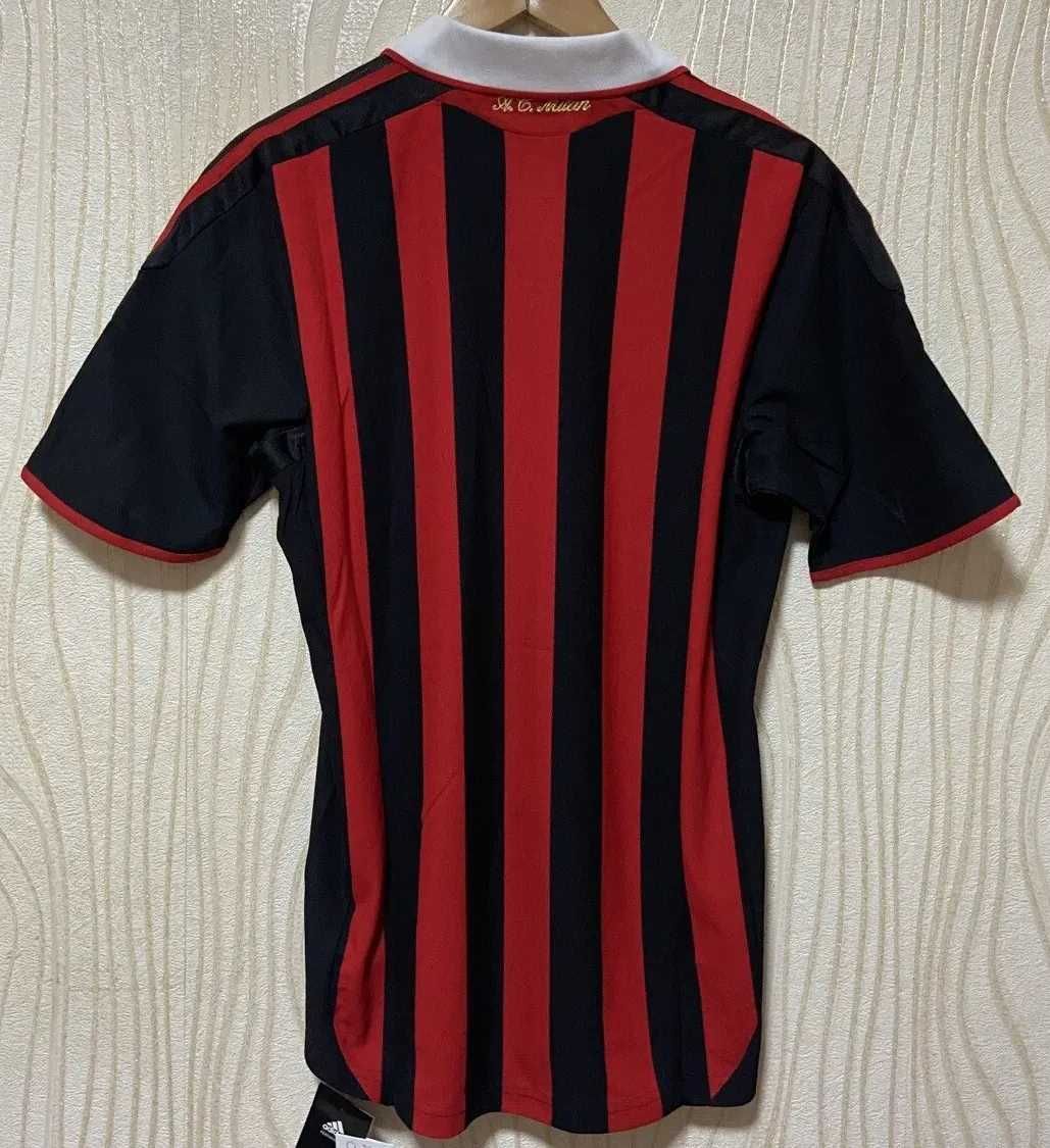 Продаётся футболка AC Milan ОРИГИНАЛ !!