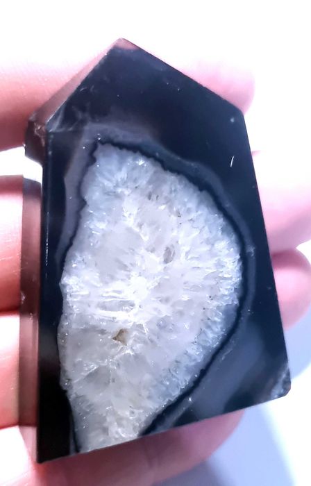 Turn din cristal natural Onyx Agat