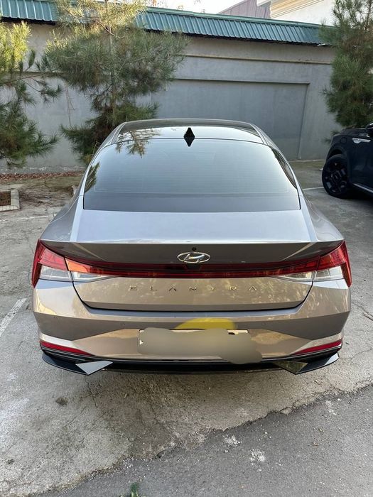 Hunday elantra йили 2022.