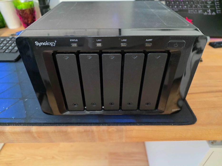 Synology DS1512, DS415, Harduri 4TB, 8TB.