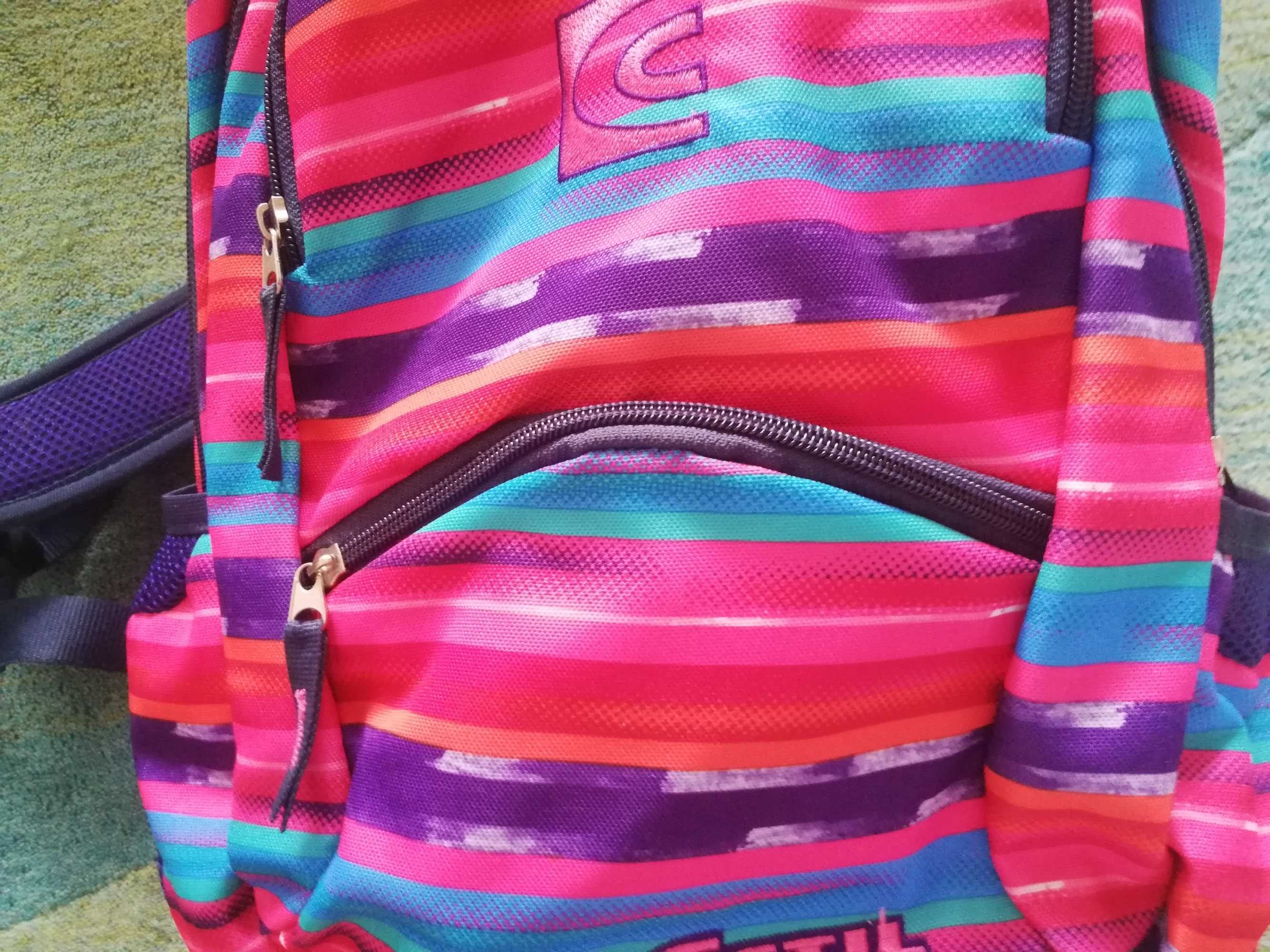 Раничка в свежи цветове, подходяща за ръчен багаж или за училище