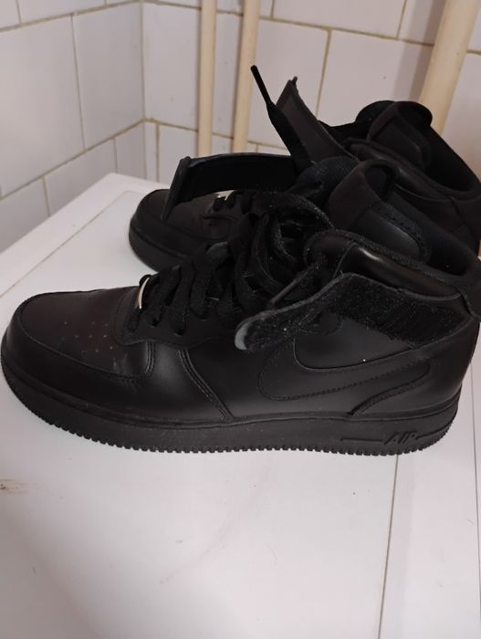 Vând adidași Nike Air