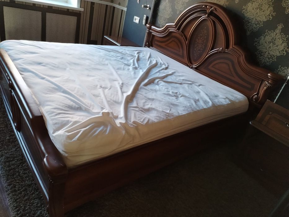 Продаю кровать без матраса из дерева, срочно